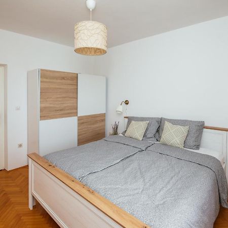 Apartment Michelin Primosten Luaran gambar